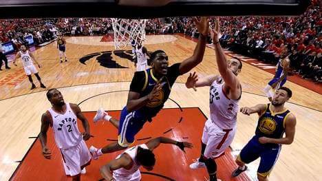 Die Golden State Warriors gewannen 2017 und 2018 den Titel in der NBA