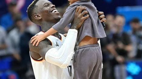 Stolzer Vater: DBB-Kapitän Dennis Schröder