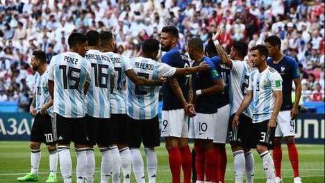 Die Besetzung der Mauer beim Freistoß ist nur eine der Regeln, die zur kommenden Saison verändert werden