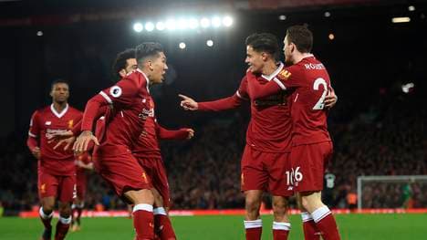 Philippe Coutinho (2.v.r.) eröffnete in der sechsten Minute die Torgala des FC Liverpool