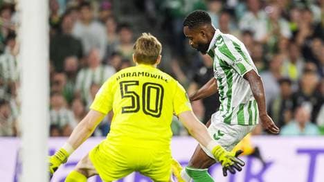 Spielt Betis Sevilla (im Bild Cedric Bakambu) seinen 2:0-Vorsprung bei Jagiellonia Bialystok nach Hause?