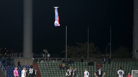 Eine Drohne mit einer armenischen Flagge sorgt in Düdelingen für Chaos