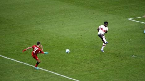 Ajdin Hrustic gelingt in Stuttgart ein Traumtor für Eintracht Frankfurt