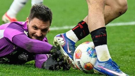 Sven Ulreich packt zu