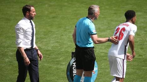 Gareth Southgate (l.) schenkte Jude Bellingham (r.) in der Schlussphase das Vertrauen