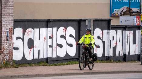Das Duell in der 2. Fußball-Bundesliga zwischen Hansa Rostock und dem FC St. Pauli im Ostseestadion gewinnt bereits vor dem Anpfiff an Hitzigkeit