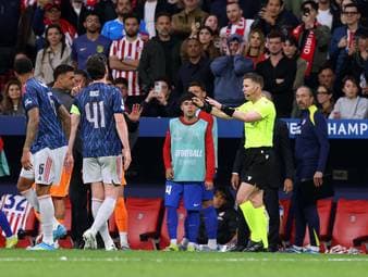 Atlético Madrid und Arsenal trennen sich im Hinspiel des Champions-League-Halbfinals 1:1. Im Mittelpunkt stand dabei der Schiedsrichter und die Elfmeterentscheidungen. 
