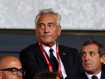 Italien-Parteiwütet gegen Fußball-Boss