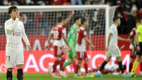 Oliver Torres (l.) besorgte das 2:2 für Sevilla