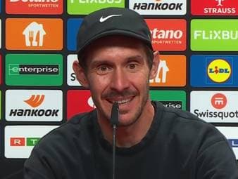 Der SC Freiburg erreicht historisch das Europa-League-Finale. Trainer Julian Schuster bedankt sich nach dem Spiel vor allem bei seinen Vorgängern, die diesen Erfolg erst möglich gemacht haben.