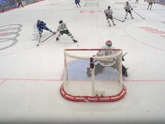 Der ERC Ingolstadt gewinnt gegen die Augsburger Panther, auch dank eines kuriosen Eigentores. 