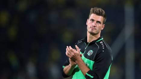FBL-GER-BUNDESLIGA-HANOVER-DORTMUND