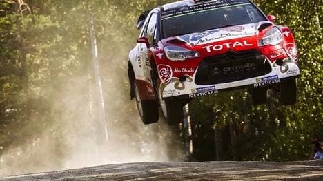 Hohe und weite Sprünge sind ein Markenzeichen der Rallye Finnland