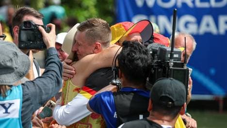 Florian Wellbrock bejubelt sein drittes Gold bei der WM