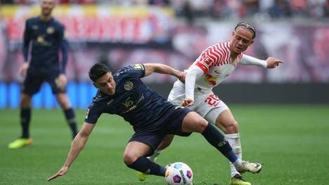 Nadiem Amiri (l.) bleibt bis 2028 Mainzer