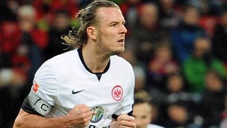 Frankfurts Alex Meier trifft wie am Fließband. Mit 13 Toren in nur 16 Einsätzen ist das Eintracht-Urgestein nach der Hinrunde der alleinige Top-Torjäger der Liga. Bei Bayer Leverkusen (1:1) steht der 31-Jährige zum 200. Mal in der Startelf der SGE - und verwandelt seinen fünften Strafstoß im Trikot der Hessen gewohnt sicher