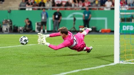 Alexander Nübel hielt im Elfmeterschießen drei Versuche der Braunschweiger