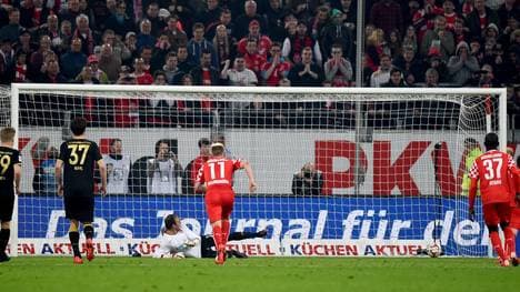 Fortuna Duesseldorf v 1. FC Kaiserslautern - 2. Bundesliga