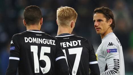 Yann Sommer (r.) war mit Oscar Wendt (M.) zusammengestoßen