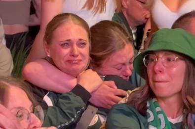 Abstieg! Wolfsburg-Fans vergießen bittere Tränen
