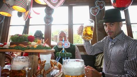 Pep Guardiola als Trainer des FC Bayern bei seinem Besuch auf dem Oktoberfest im Jahr 2013