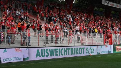 Fussball, Herren, Saison 2021 2022, Testspiel, 1. FC Union Berlin - Dukla Prag, weil Prag nach einem längeren Stau nicht antrat, gab es in internes Trainingsspiel, Union wirbt fürs Ausweichtrikot, 10.07. 2021, *** Football, men, season 2021 2022, test match, 1 FC Union Berlin Dukla Prague, because Prague did not start after a long traffic jam, there was in internal training match, Union advertises for the Ausweichtrikot, 10 07 2021, Copyright: xMatthiasxKochx