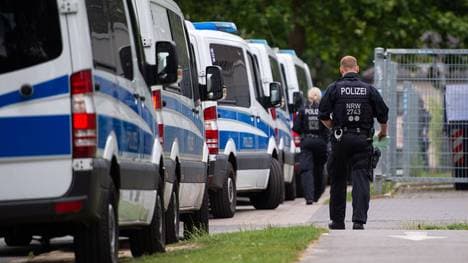 240 Fans von Eintracht Frankfurt und Darmstadt 98 haben sich zu einer Massenschlägerei