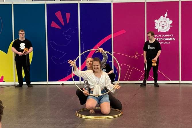 Auftritt von Artisten vom Circus Sonnenstich