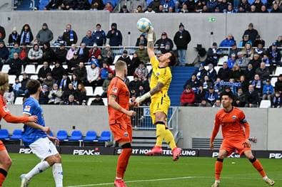 Riemann feiert triumphales Comeback im Tor