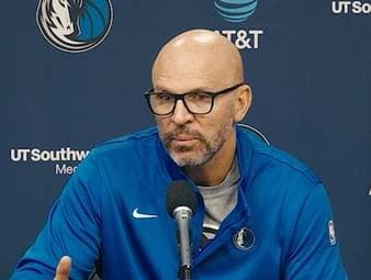 Jason Kidd schwärmt von NBA-Rookie Cooper Flagg und betont die enorme Bedeutung von Anthony Davis für die Dallas Mavericks - offensiv wie defensiv.