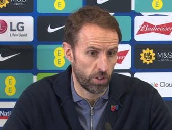 Gareth Southgate, Trainer der englischen Nationalmannschaft, will sich vor der WM in Katar nicht verbieten lassen über problematische Themen wie Menschenrechte und LGBT-Gemeinschaft im Rahmen des Turniers zu sprechen. 