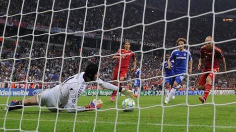 Petr Cech hielt den Elfmeter von Arjen Robben