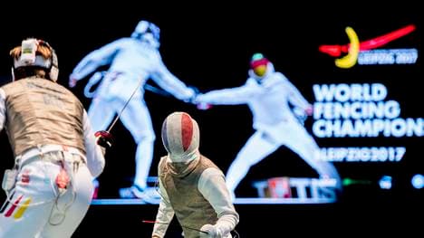 Der Franzose Erwann Le Pechoux (rechts) ficht gegen Peter Joppich 