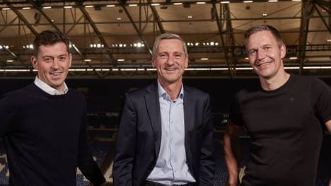 Der neue Vorstandsvorsitzende beim FC Schalke 04: Dr. Bernd Schröder (M.) 