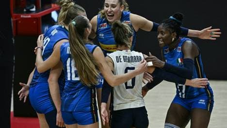 Italien setzt sich im spannenden Finale durch