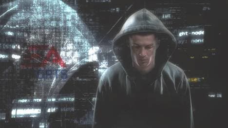 Auch Ronaldo trifft in FIFA 18 oft nur Aluminium.