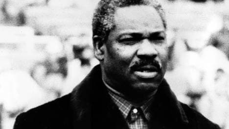 Bobby Mitchell wechselte nach seiner aktiven Karriere in das Front Office der Redskins