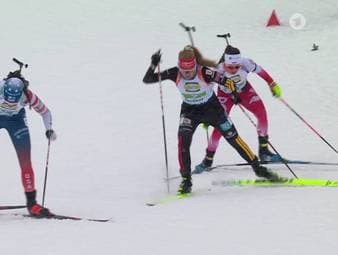 Die deutsche Frauen-Staffel hat sich beim Weltcup in Oberhof nach einer starken Aufholjagd doch noch einen Podestplatz des Winters gesichert.