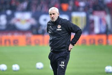 Co-Trainer flippt aus - dann fliegt auch er