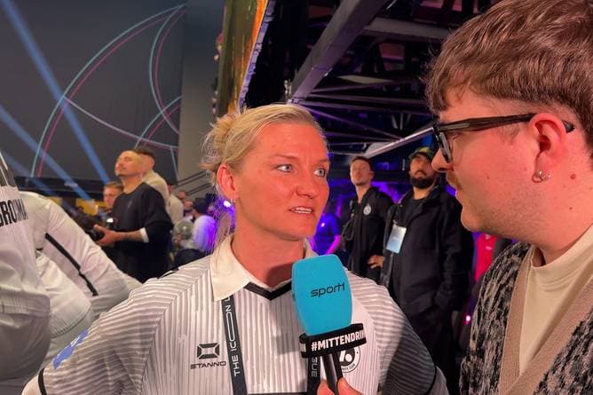 Popp schwärmt von neuer Bundesliga-Cheftrainerin