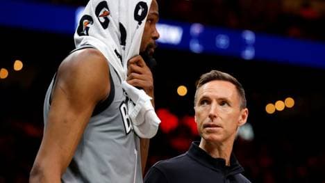 Frust: Kevin Durant (l.) mit Coach Steve Nash 