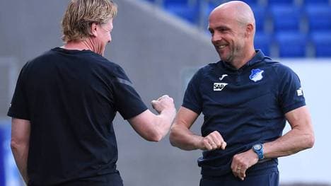 Alfred Schreuder (r.) übernimmt bei Ajax