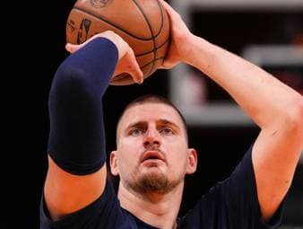 Knie überstreckt: Jokic fehlt Nuggets mehrere Wochen