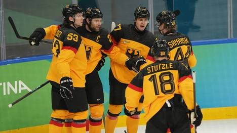 Deutschlands-Eishockey-Team feierte nach dem Sieg gegen Frankreich dein Einzug ins Viertelfinale