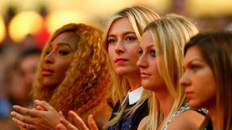 Maria Scharapowa (2. v. l.) hat kein Interesse an Smalltalk