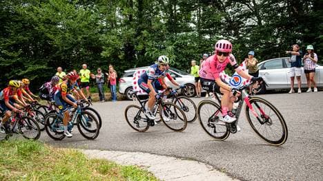 Auch bei der Tour de France Femmes gibt es Motorrad-Ärger