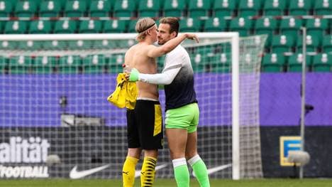 Marin Pongracic (r., mit Erling Haaland) könnte noch zum BVB wechseln