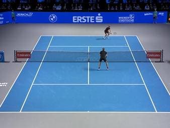 Alexander Zverev steht im Finale des ATP-Turniers in Wien Jannik Sinner gegenüber. Der Titel bleibt der deutschen Nummer eins nach einem dramatischen Match jedoch verwehrt. 