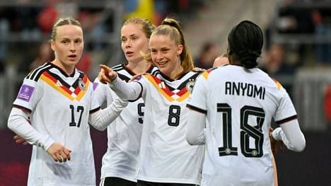 Endemann (Nr. 8) erzielte das zweite DFB-Tor
