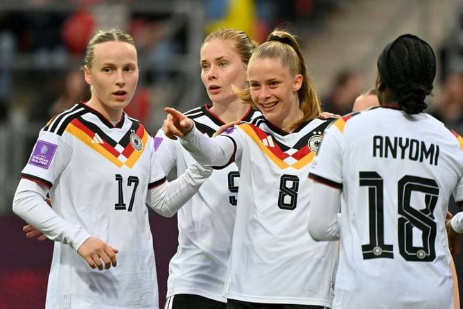 DFB-Frauen feiern Kantersieg
